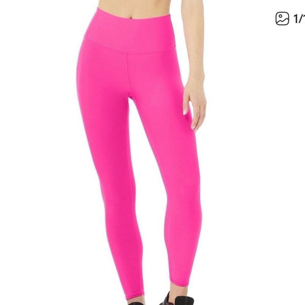 ALO Yoga Hot Pink Activewear Bra and Leggings - Picture 2 of 10